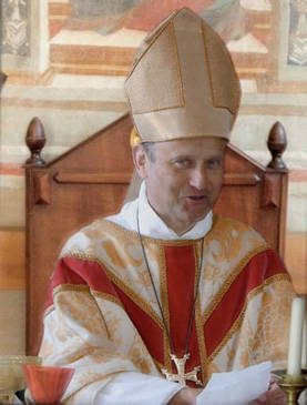 standing outlander dancer