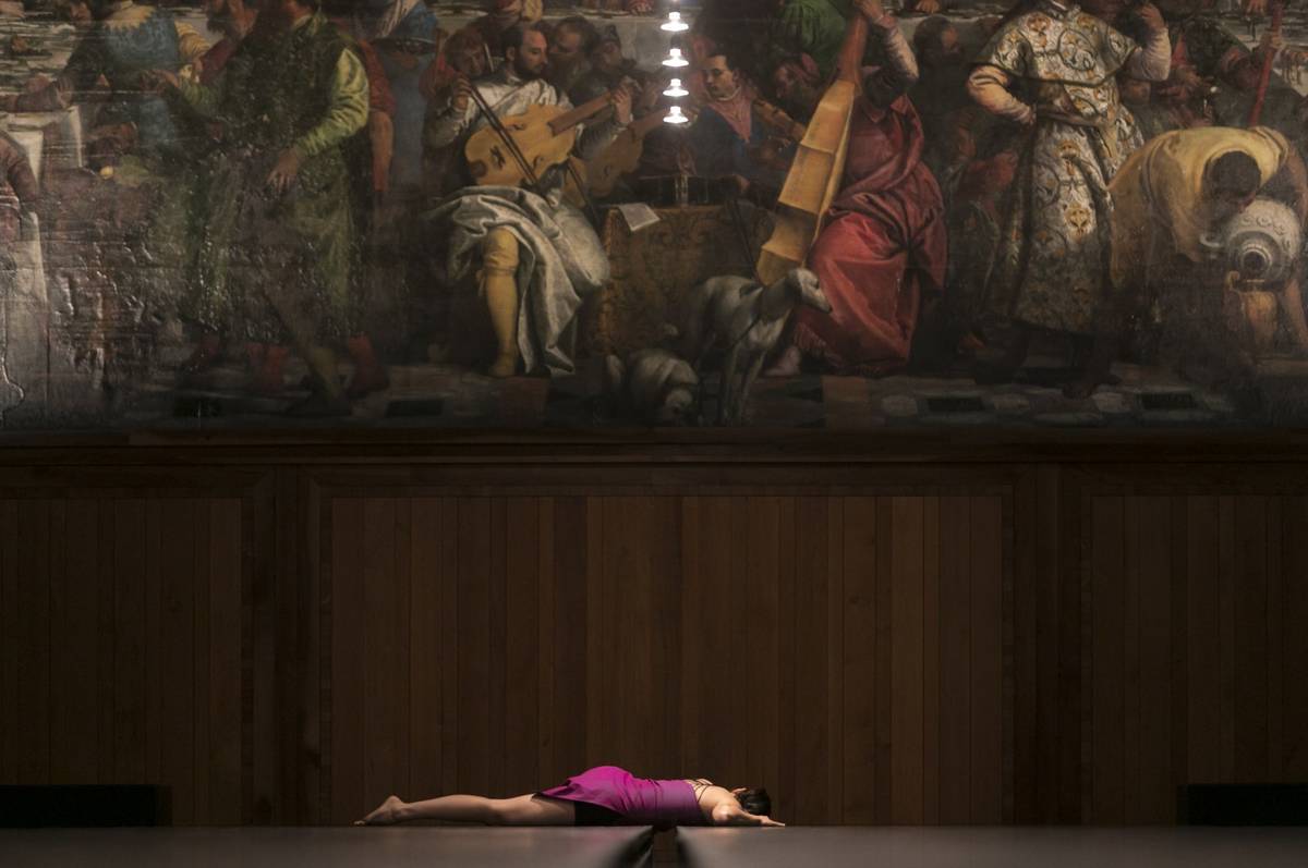 standing outlander dancer